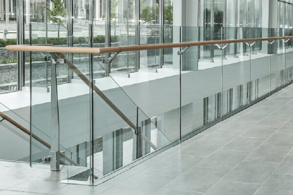 Lan can kính cường lực