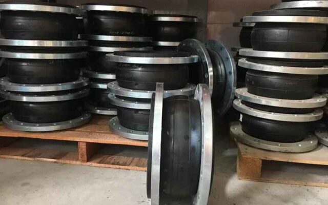 khớp nối mềm cao su mặt bích inox