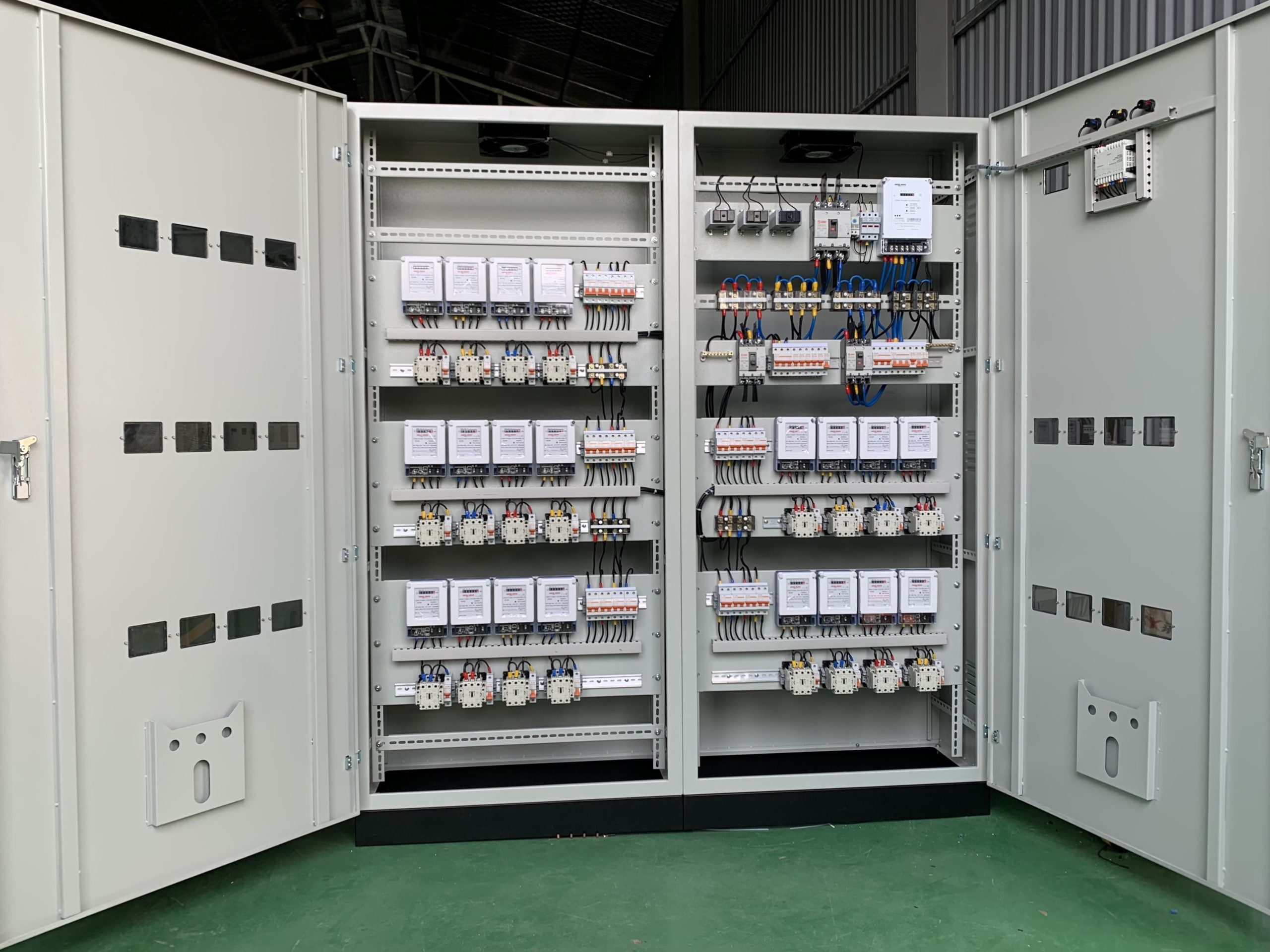 Giá vỏ tủ điện công nghiệp phụ thuộc vào những yếu tố nào?