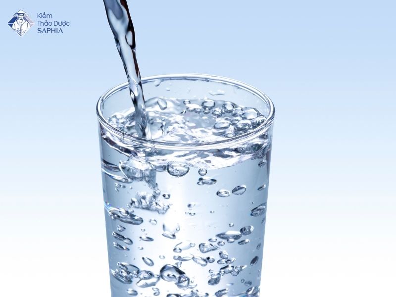 Nước kiềm không chứa những gì?